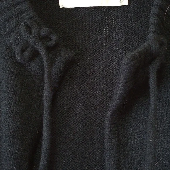 Classic Lady Large Black Sleeveless Sweater, Tassel, Pockets - Picture 3 of 7